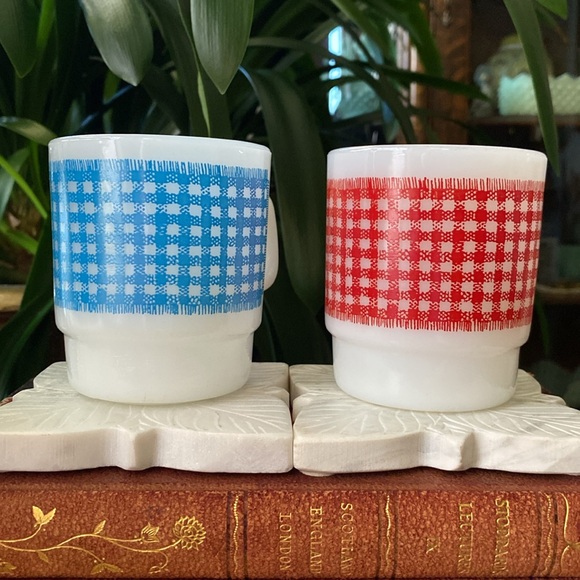 Pair of Fire King Gingham Plaid Anchor Hocking Blue + Red Milk Glass Mugs VTG - Picture 4 of 12